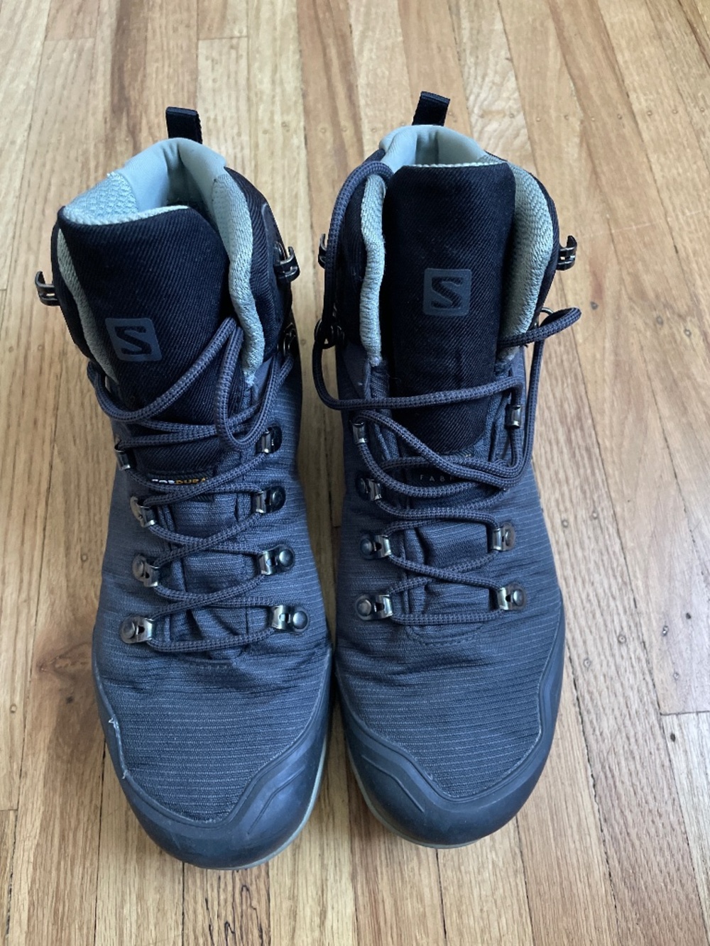 Salomon hiking shoes 7.5